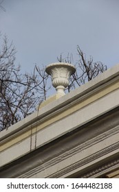 Elements of classical architecture at the gate