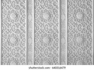 elements of the oriental pattern in the form of modeling and carving
