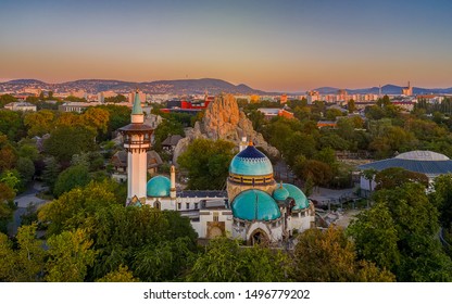 Elephant house. Old building in the city park with rocks. green area, real lights, no filter. cityscape in the background
Europe, Hungary, Budapest, City park of Budapest, Budapest zoo