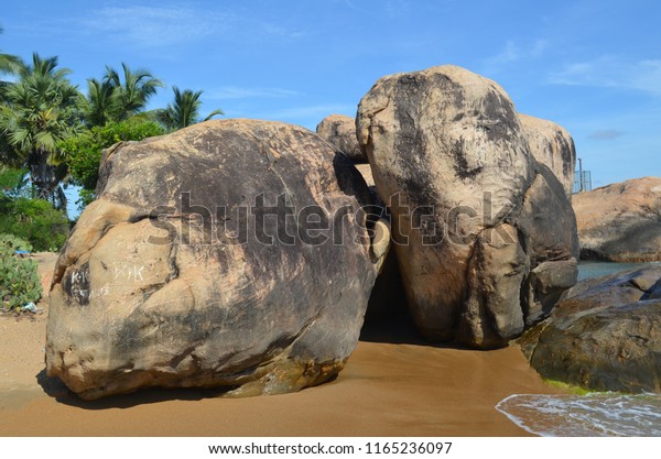 Elephant Rock Pasikuda Sri Lanka Stock Photo Edit Now 1165236097