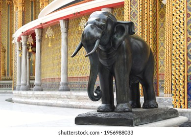 Elephant sculpture in front of the gate of Wat Ratchabophit, The temple was built during the reign of King Chulalongkorn (Rama V).