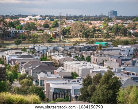 Elevated view of Melbourne's suburban houses near Maribyrnong River.