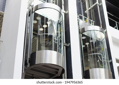 Elevator (capsule lift) in the shopping center.