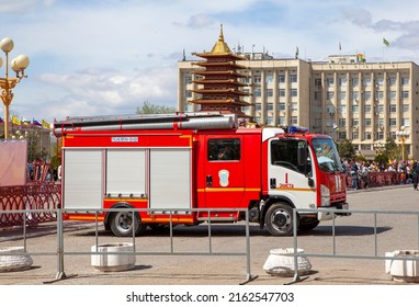 ELISTA, RUSSIA - APRIL 23, 2022: Photo Of Fire Truck - Fire Truck Light Class On The Chassis ISUZU HQR75P On Lenin Square, Near The Seven Days Pagoda.