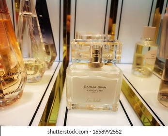 Elite Perfumes Givenchy Dahlia Divin In The Perfume And Cosmetics Store On February 10, 2020 In Russia, Tatarstan, Kazan, Pushkin Street 2