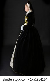 Elizabethan woman in a black velvet dress