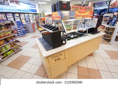 Elk Grove, CA - November 15, 2013: Hot Dog Bar Inside An AMPM Convenience Store At ARCO Station. Condiments Station Shown In This Image. 