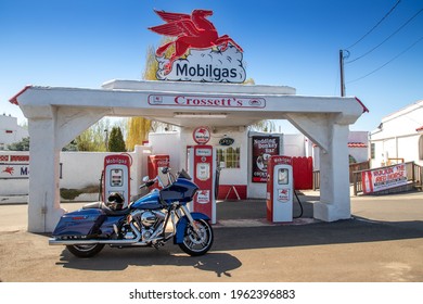 Ellinsburg, WA - USA - 04-16-2021: Crossett's Red Horse Diner Mobilgas Station Road Side Attraction On A Sunny Spring Day