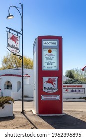 Ellinsburg, WA - USA - 04-16-2021: Crossett's Red Horse Diner Mobilgas Station Road Side Attraction On A Sunny Spring Day