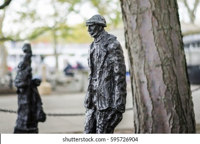 ELLIS ISLAND, USA - OCT 3: Bronze statues of immigrants in the museum on Ellis island in New Jersey, USA on Oct 3, 2016.