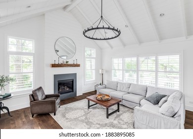 ELMHURST, IL, USA - MAY 26, 2020: A Modern Farmhouse Living Room With Shiplap, Exposed White Beams, A Fireplace, And Furniture On Hardwood Floors.