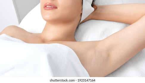 Elos epilation hair removal procedure on a woman’s body. Beautician doing laser rejuvenation in a beauty salon. Removing unwanted body hair. Hardware ipl cosmetology