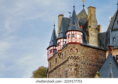 Eltz Castle, A Medieval Castle Located In Germany, Rheinland Pfalz, Mosel Region. Beautiful Old Castle, Famous Tourist Attraction On Sunny Autumn Day, Empty, Without People, Nobody