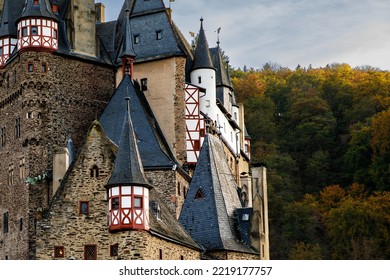 Eltz Castle, A Medieval Castle Located In Germany, Rheinland Pfalz, Mosel Region. Beautiful Old Castle, Famous Tourist Attraction On Sunny Autumn Day, Empty, Without People, Nobody