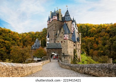 Eltz Castle, A Medieval Castle Located In Germany, Rheinland Pfalz, Mosel Region. Beautiful Old Castle, Famous Tourist Attraction On Sunny Autumn Day, Empty, Without People, Nobody