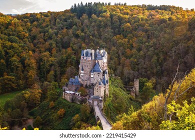 Eltz Castle, A Medieval Castle Located In Germany, Rheinland Pfalz, Mosel Region. Beautiful Old Castle, Famous Tourist Attraction On Sunny Autumn Day, Empty, Without People, Nobody