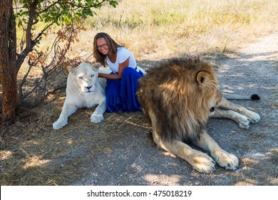Embrace with a lion
