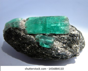 62,487 Emerald Crystal Images, Stock Photos & Vectors | Shutterstock