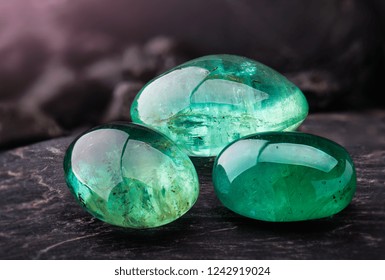 <b>Emerald Gemstone</b>: изображения, стоковые фотографии и ...