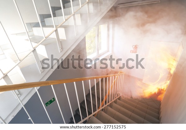 Sortie D'urgence - Incendie Dans Le : Photo De Stock (modifiable) 277152575