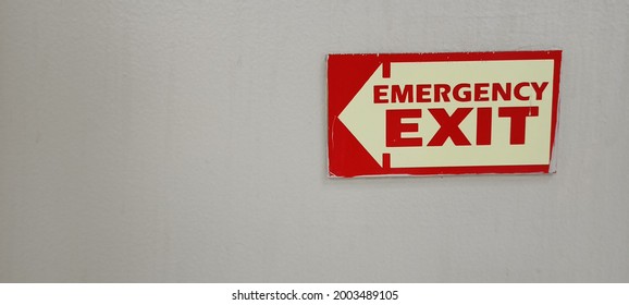 Emergency Exit Signboard On Wall Hospital Stock Photo 2003489105 ...