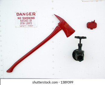 EMERGENCY - Fire Axe