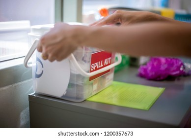 Emergency Spill Kit Wall Signs In Box For Use In Laboratory In Thailand.