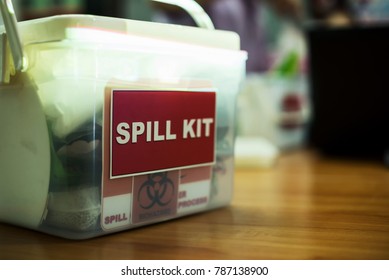 Emergency Spill Kit Wall Signs In Box For Use In Laboratory In Thailand.