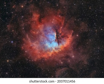 Der Emissionsnebel NGC 281 oder der Pacman-Nebel in Kassiopeia