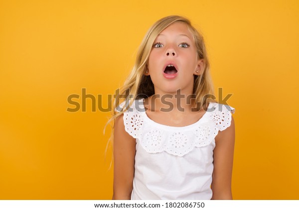 218585 Afbeeldingen Voor Girl Open Mouth Afbeeldingen Stockfoto‘s En Vectoren Shutterstock 