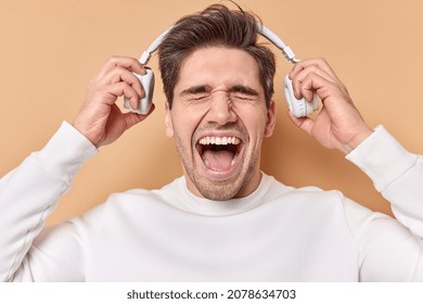 man taking headphones off meme