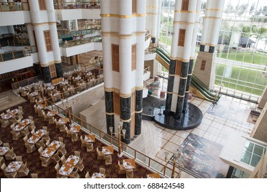 EMPIRE HOTEL & COUNTRY CLUB, SERI BEGAWAN, BRUNEI, NOVEMBER, 2016: Glorious Interior Of The Empire Hotel, Brunei