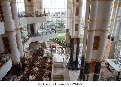 EMPIRE HOTEL & COUNTRY CLUB, SERI BEGAWAN, BRUNEI, NOVEMBER, 2016: Glorious Interior Of The Empire Hotel, Brunei