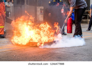 Employees Firefighting Training,Extinguish A Fire.