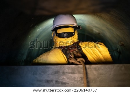 Employees inspect by taking photographs of internal pressure tanks in confined spaces.