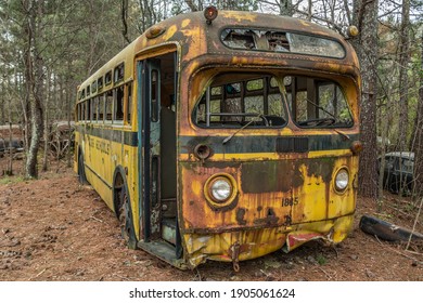 649 Rusty School Bus Images, Stock Photos & Vectors | Shutterstock