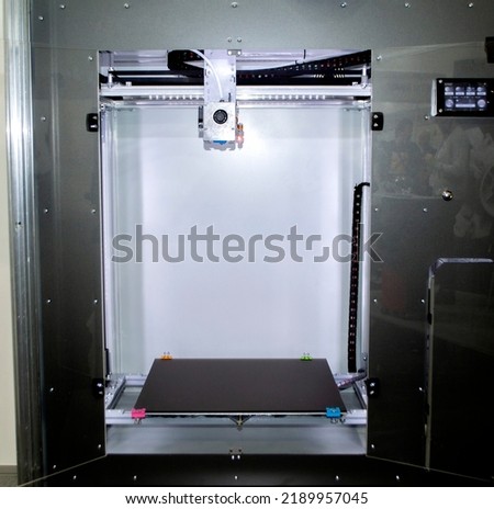Empty 3d printer close-up. 3d printer with empty desktop inside. Non-printing open 3dprinter. Cope space. Progressive additive modern 3D printing technology. High-precision 3D printing technologies