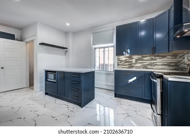 Empty Beautiful Old Style Modern Renovated Apartment In 2 Floors Canadian House With Nice Contemporary Equipped Kitchen With Appliances, Stove, Fridge, Washer And Dryer, New Bathroom And Powder Room