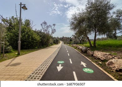 Empty bike and pedestrian paths, inside a location that is usually crowded,the Corona Crisis 30-03-2020 Sacher Park, Jerusalem, Israel.