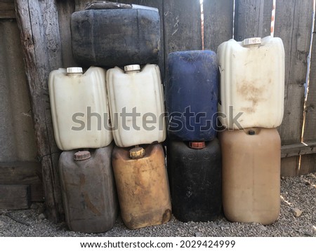 Empty cans of different colors from under gasoline, kapoor but installed in several rows