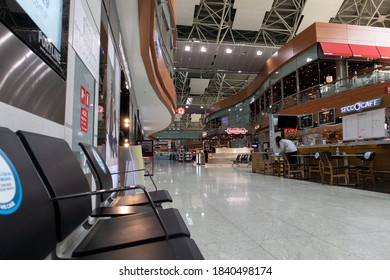 Empty Chairs In Sabiha Gokcen Airport During The Coronavirus Pandemic. Duty Free. Departure Hall: 10/24/2020  Sabiha Gokcen International Airport. Istanbul. Turkey