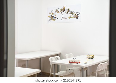 Empty Class In School After Science Lessons. Tables In The Room With Handmade Toys, Nobody. Copy Space. STEM Constructing . Preschool Education For Children. Engineering Classroom Interior