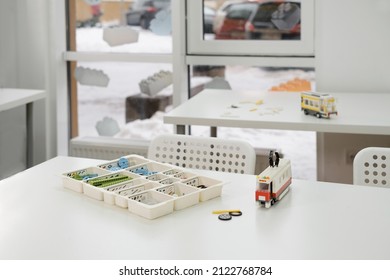 Empty Class In School After Science Lessons. Tables In The Room With Handmade Toys, Nobody. Copy Space. STEM Constructing . Preschool Education For Children. Engineering Classroom Interior