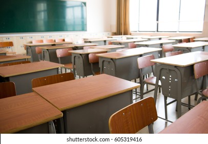 Stockfoton Bilder Och Fotografier Med Empty Classroom Shutterstock