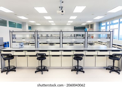 Empty Clean Laboratory With Furniture In Science Classroom Interior Of University College. Laboratory Casework With Shelf For Experimental In Laboratories Room.
