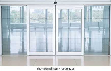 empty closed door - Shutterstock ID 424254718