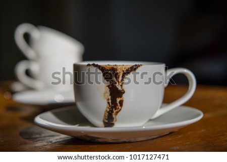 empty dirty coffee cups on a wooden table in the room.