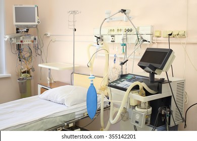 Empty equipped place in intensive care unit