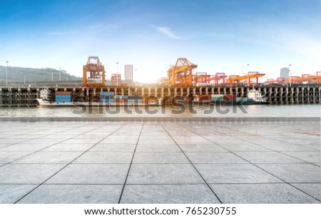 Empty floor and container terminal