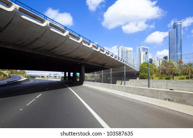 Empty Freeway - Ayalon Freeway